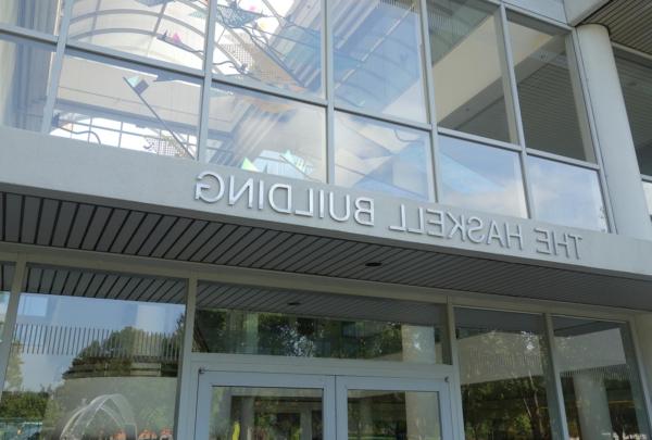 Exterior of 欧洲杯开户app's headquarters in Jacksonville, FL